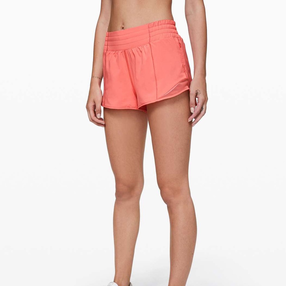 Lululemon Hotty Hot High-rise 2.5 inch coral shorts size 6, unworn.